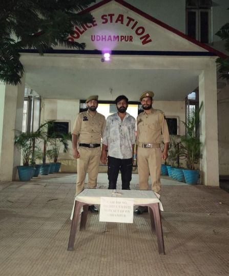 'उधमपुर पुलिस ने मादक पदार्थ तस्करी के आरोप में एसपीओ को गिरफ्तार किया, हेरोइन बरामद की'